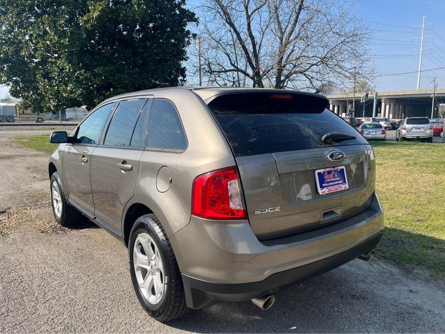 2014 Green /Black Ford Edge SEL (2FMDK3JCXEB) with an V6 engine, Automatic transmission, located at 5700 Curlew Drive, Norfolk, VA, 23502, (757) 455-6330, 36.841885, -76.209412 - Photo#4